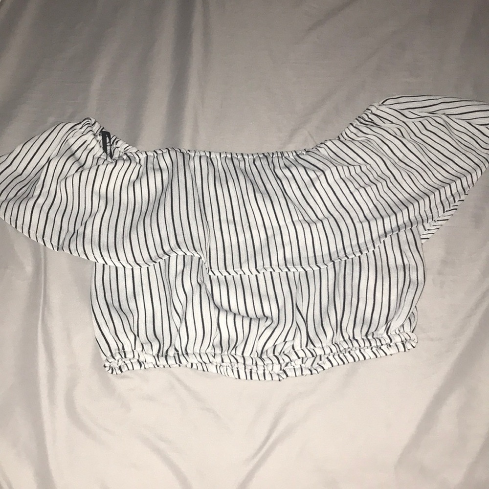 OFF THE SHOULDER CROPPED STRIPED TOP